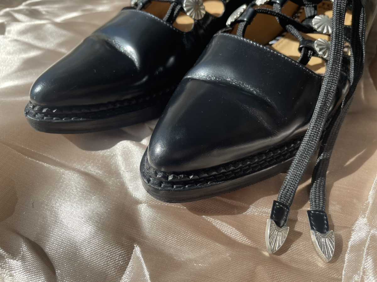 TOGA PULLA (トーガプルラ) Gillie shoes (ギリーシューズ) レースアップ レディース ブラック 37 (23.5cm) 中古_画像2