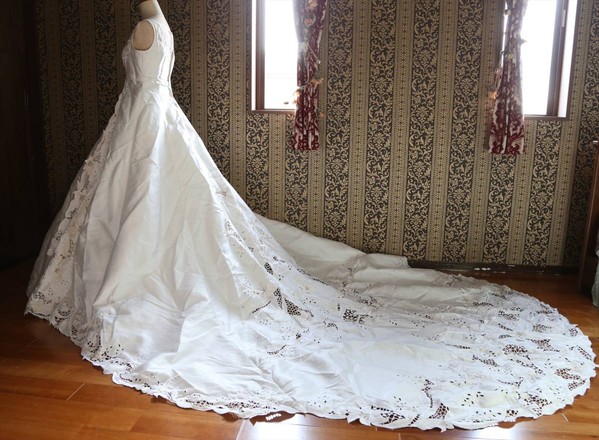  Casablanca. embroidery . beautiful mikado satin cloth. high class wedding dress 9 number M size free shipping long train 