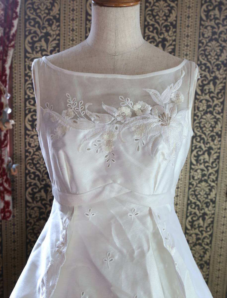  Casablanca. embroidery . beautiful mikado satin cloth. high class wedding dress 9 number M size free shipping long train 