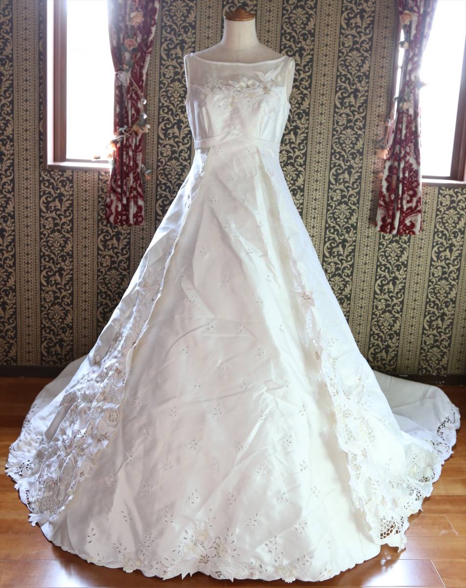  Casablanca. embroidery . beautiful mikado satin cloth. high class wedding dress 9 number M size free shipping long train 