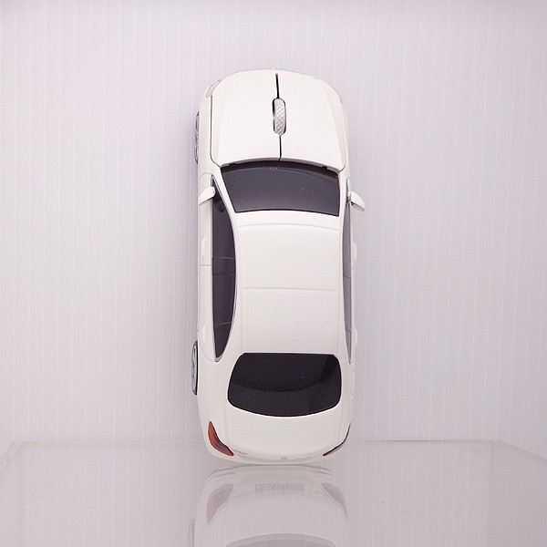 送料無料 無線電池式 メルセデス ベンツ ポーラー ホワイト 657335 Mercedes-Benz E-Class 車型マウス ワイヤレス マウス_画像7