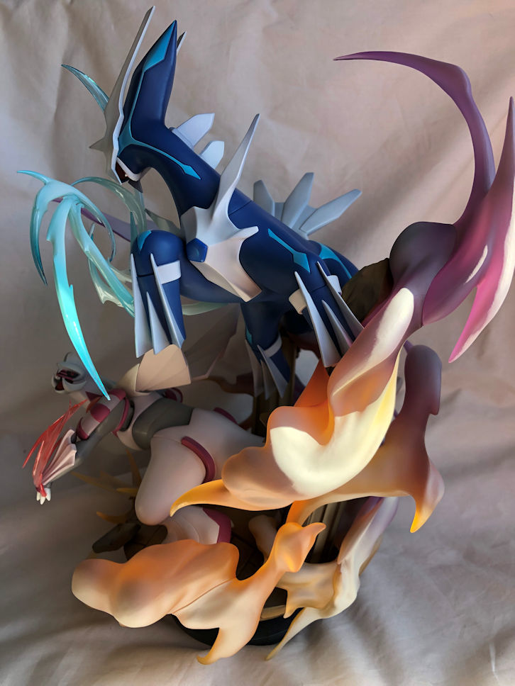 高品質】 新品 シンオウ地方の伝説のポケモン、ディアルガ・パルキアが