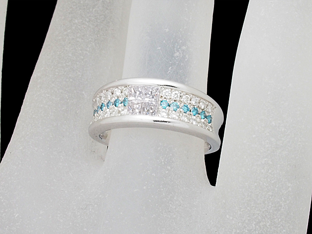 音羽屋□ ダイヤモンド 0.52ct 0.12ct Pt900 ブルーダイヤ デザイン