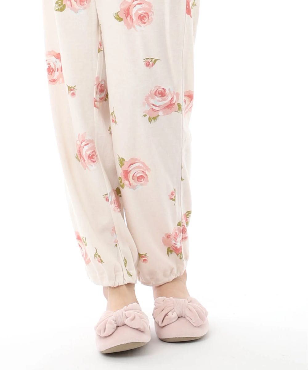 新品 ナルエー かわいい長袖パジャマ M〜Lサイズ バラ ホワイト C