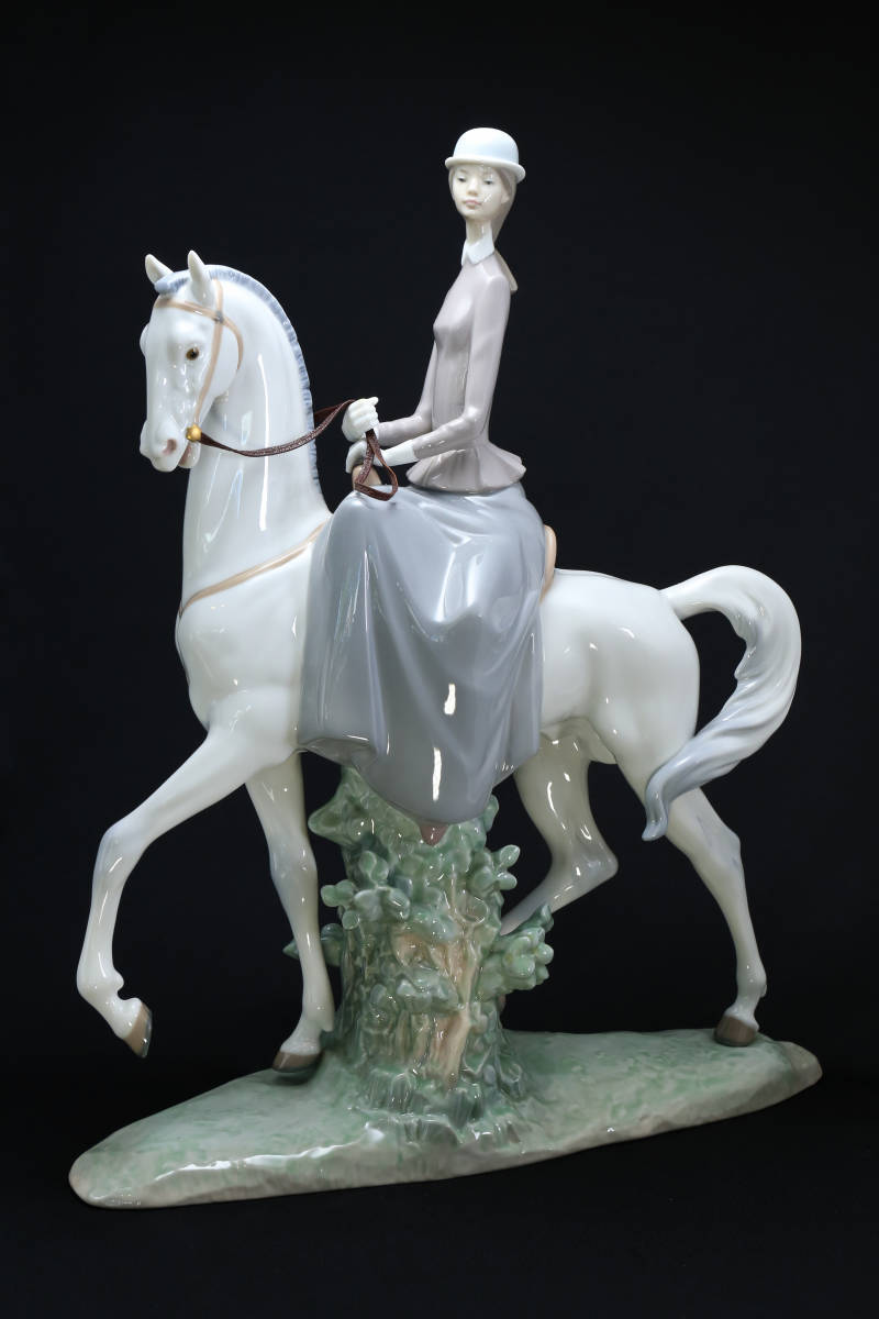 人気のLLADRO(リヤドロ)白い馬の少女 美品❗ | procomm.ca