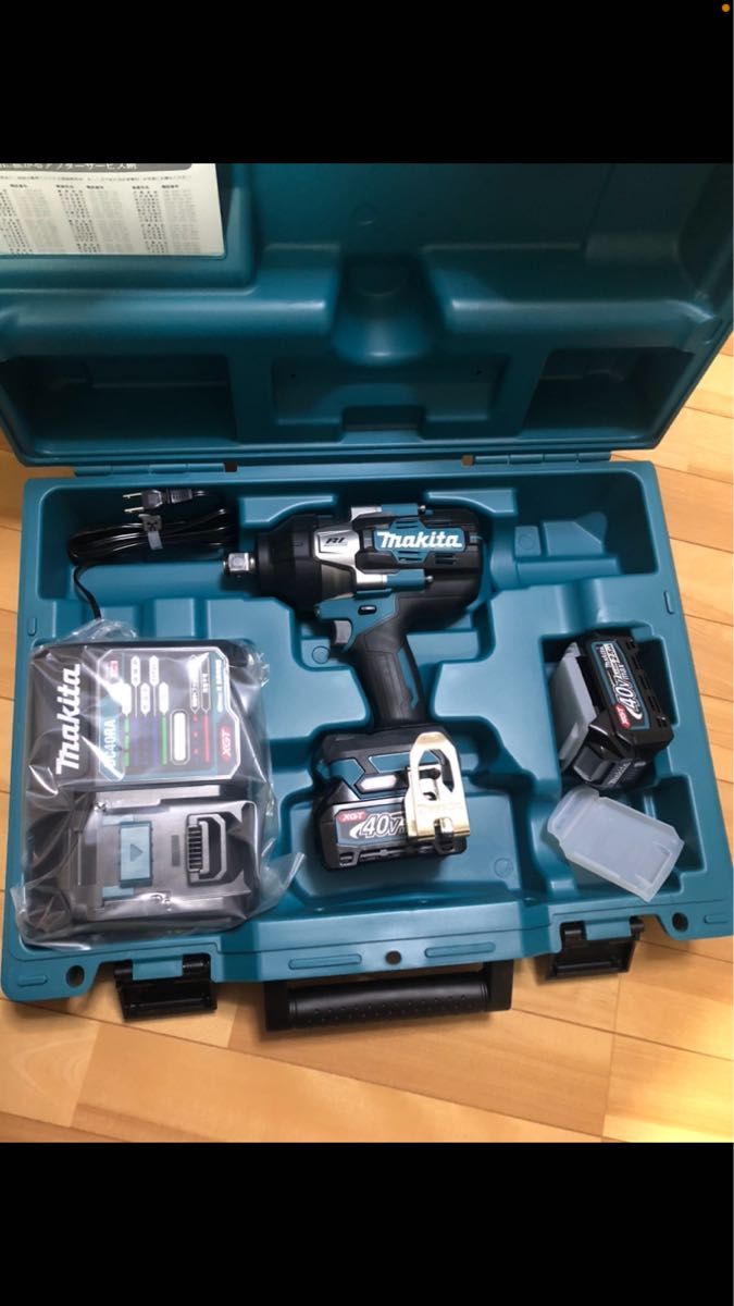 マキタ(Makita) 40Vmax充電式インパクトレンチ 2.5Ah バッテリ2本・充電器・ケース付 TW001GRDX未使用　