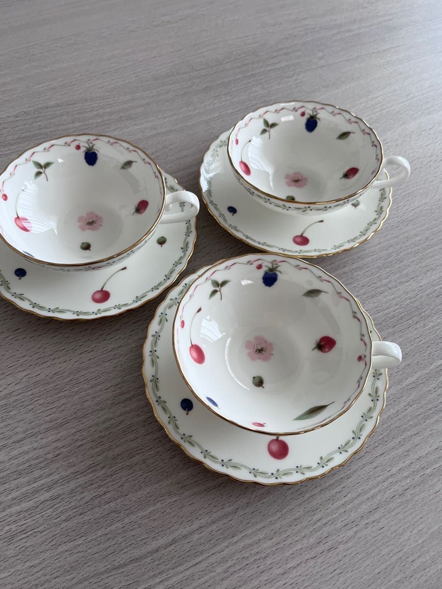 廃盤品 ノリタケ ボーンチャイナ カップ&ソーサー 3客セット 廃盤品 ノリタケ ボーンチャイナ カップ&ソーサー 3客セット