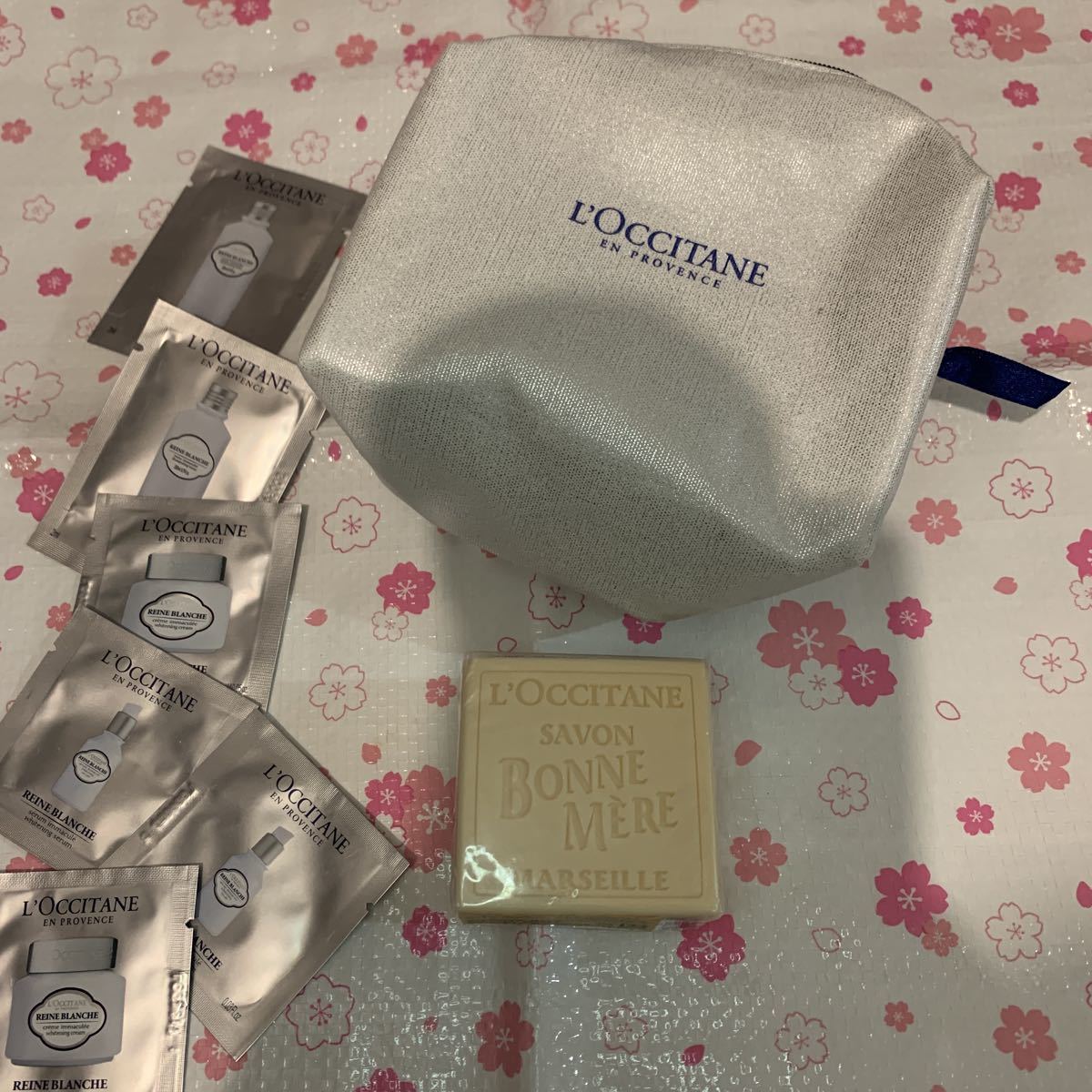 L''OCCITANE ロクシタン 石鹸　100g ボンメールソープ　アーモンドオイル　フランス製　ポーチ　美白化粧品　サンプル　ホワイトニング_画像1