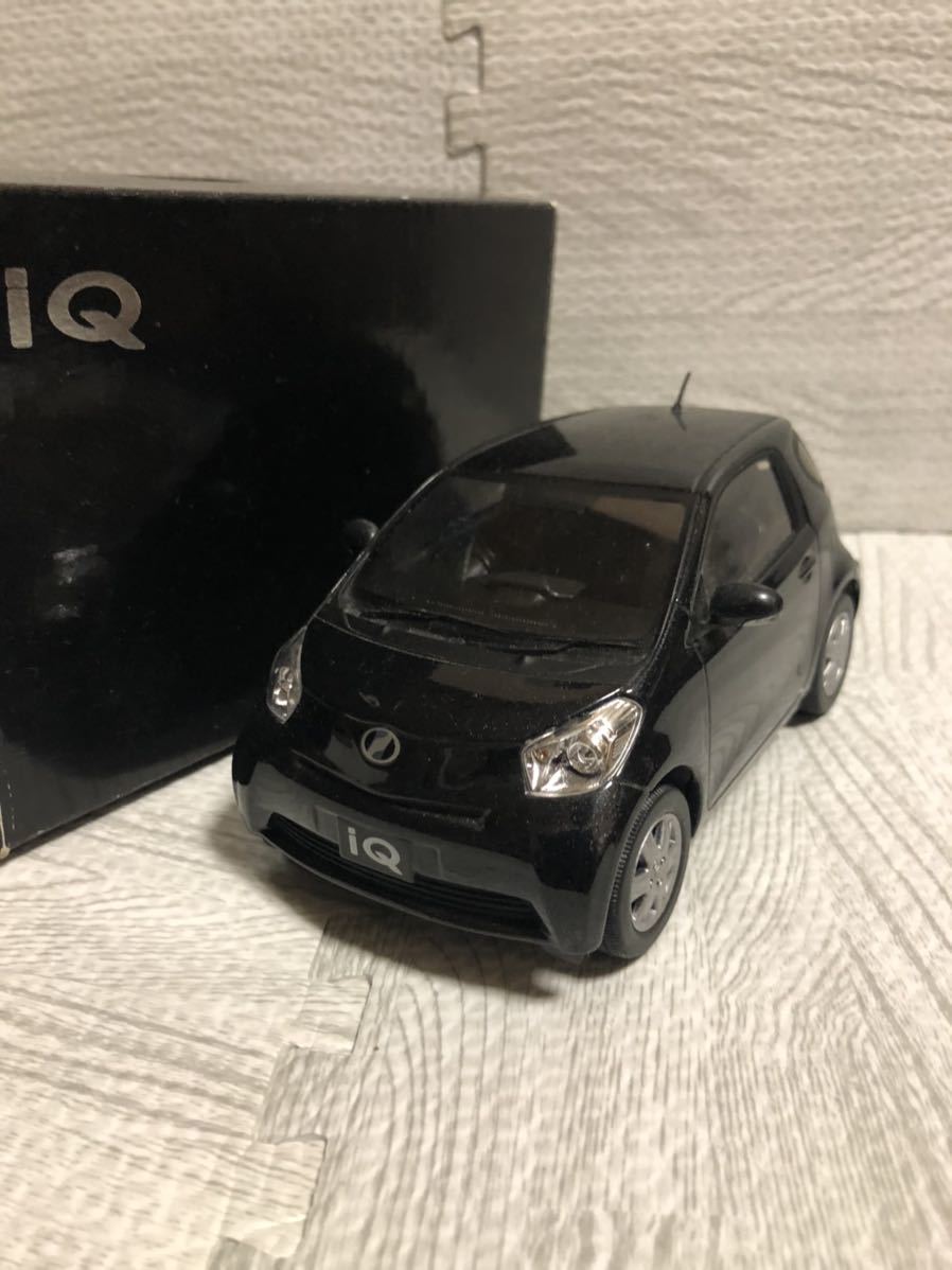 1/24 トヨタ iQ 非売品 カラーサンプル ミニカー ブラックマイカ-