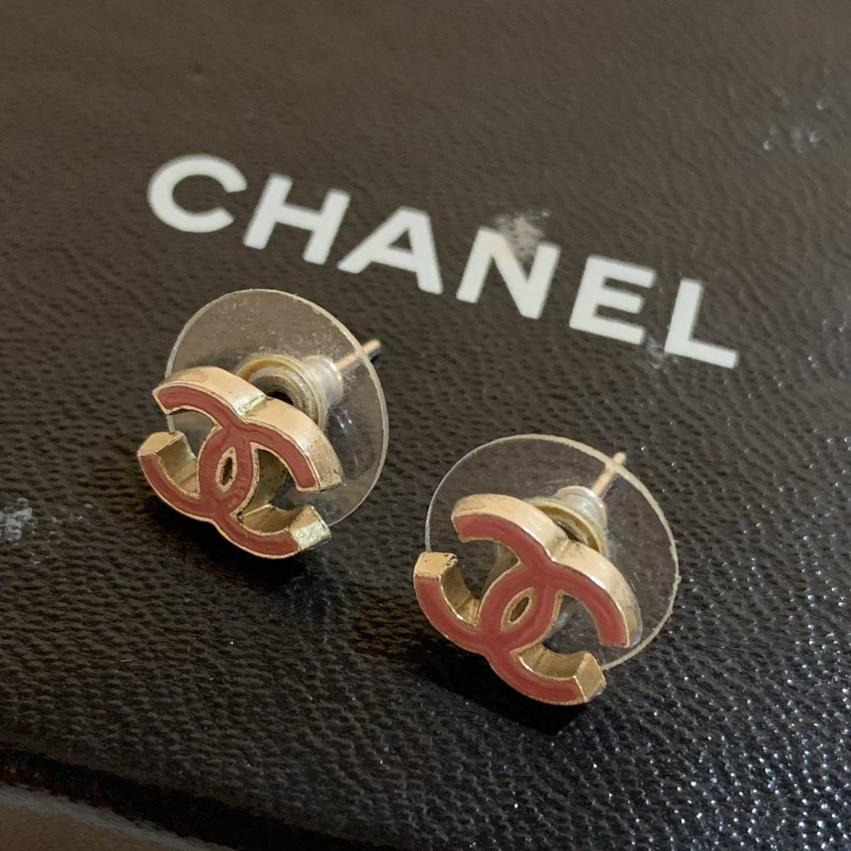 小ぶりで可愛いCHANEL シャネル ココマーク ピアス ピンク 美品