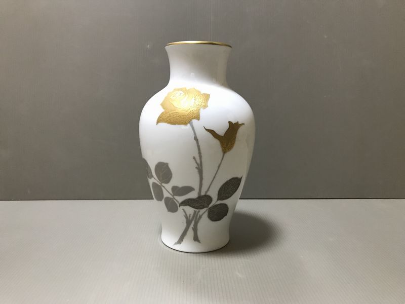 ヤフオク! - 大蔵陶園・OKURA・金彩・薔薇図・花器・花瓶