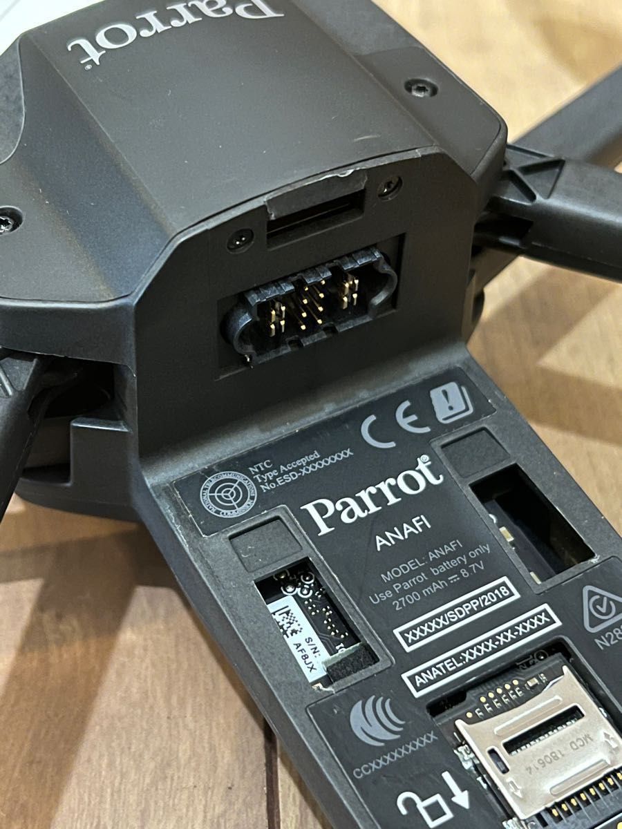 Parrot ANAFI 4Kカメラ ドローン ケース付 スマートバッテリー3個 機体