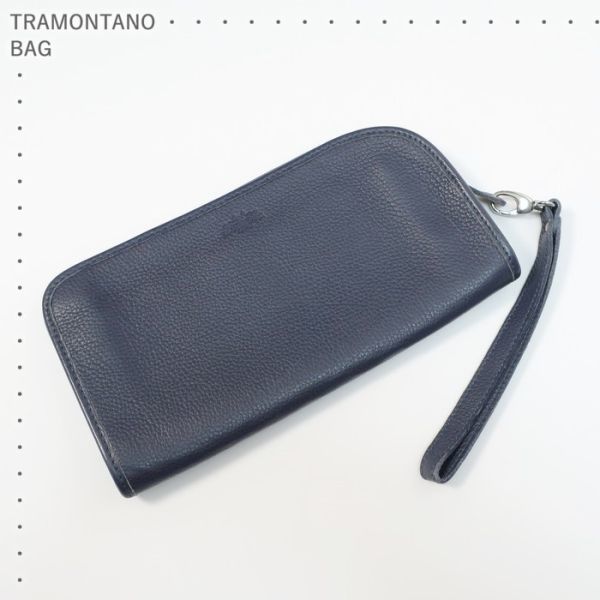 極美品 トラモンターノ TRAMONTANO グレインレザー クラッチバッグ /ストラップ付 ネイビー W30×H16×D3（4889)_画像1