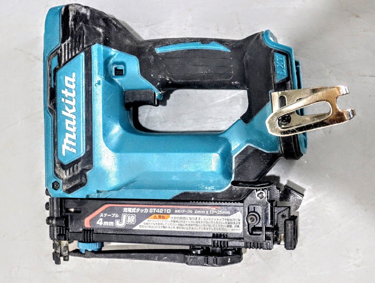 動作良好 MAKITA マキタ電動工具 18V 充電式タッカ J線/4mm ST421D