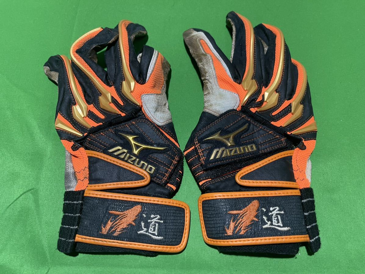 Yomiuri Giants Ogasawara Dai # 2 использовал ватин перчатку Mizuno Torn