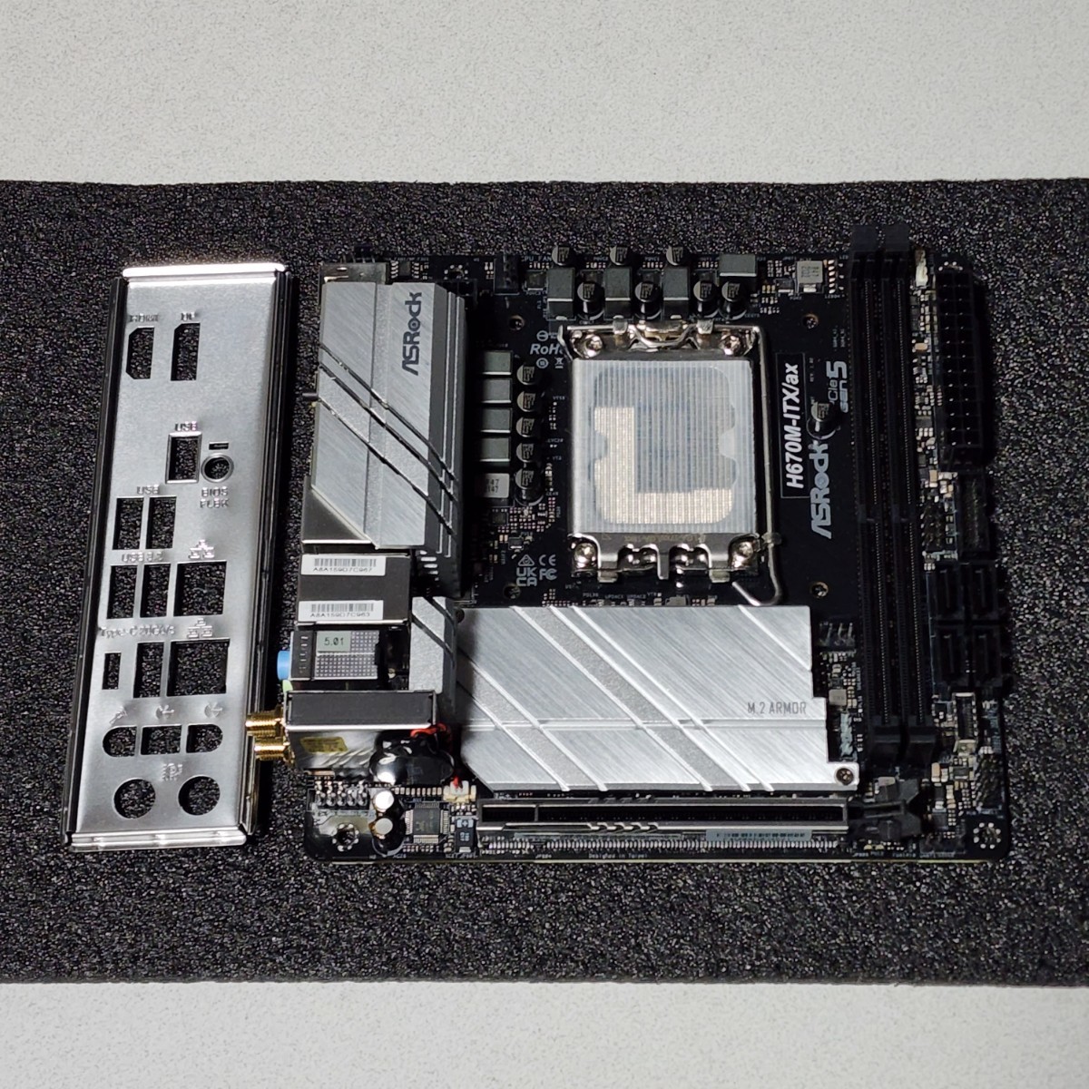 ASRock H670M-ITX/ax IOパネル付属 LGA1700 Mini-ITXマザーボード 第12・13世代CPU対応 最新Bios  動作確認済 PCパーツ