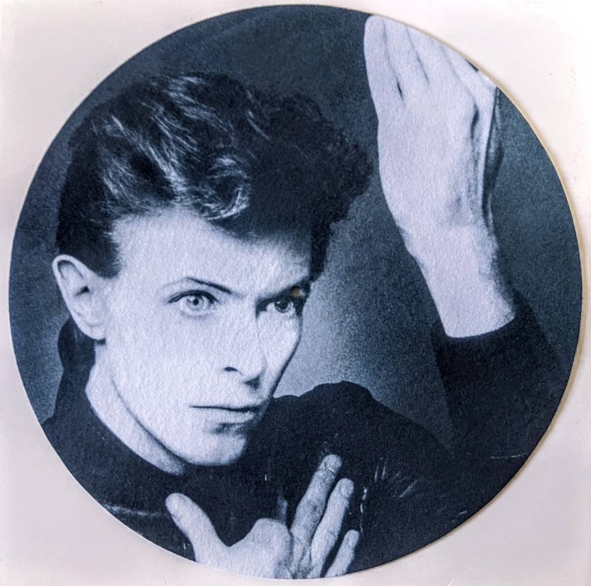 David Bowie デヴィッド・ボウイ - Heroes ジャケット・デザイン - Slip Mat レコード・プレイヤー・ターン・テーブル用スリップ・マット_画像1