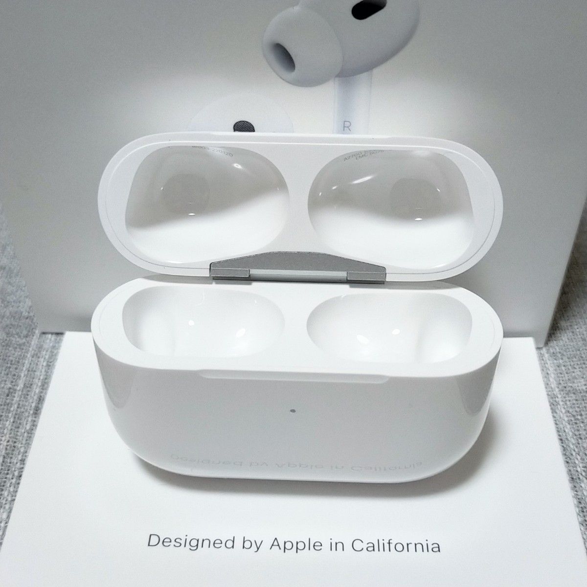 オーディオ機器 イヤフォン 新品　充電ケースのみ　Apple社製 AirPods Pro 2(第2世代)　ワイヤレスイヤホン　国内正規品