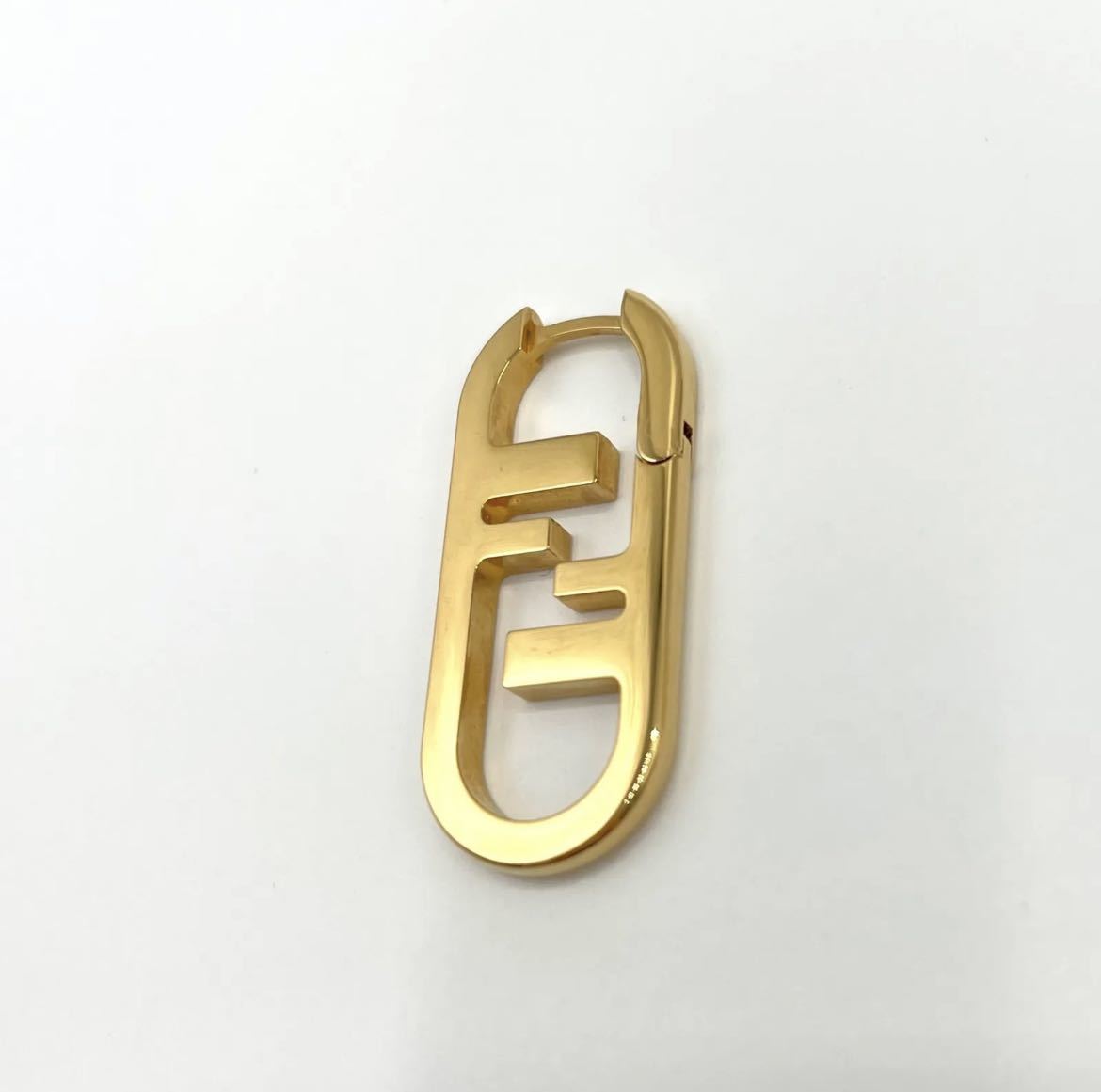 FENDI フェンディ オーロック ピアス ゴールドカラー 片耳 刻印 FENDI フェンディ オーロック ピアス ゴールドカラー 片耳 刻印