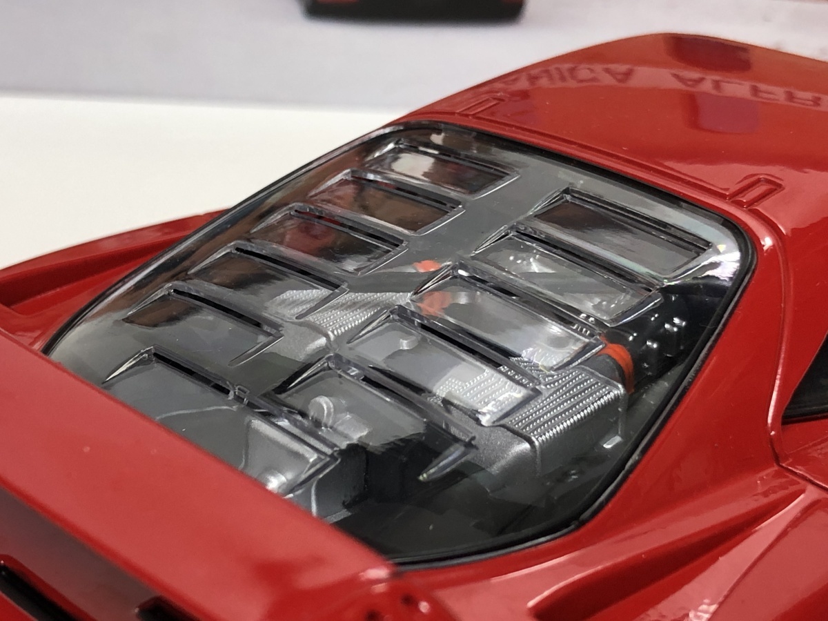 KK scale 1/18 Ferrari F40 Light weight レッド　ダイキャスト製　フェラーリ_画像7