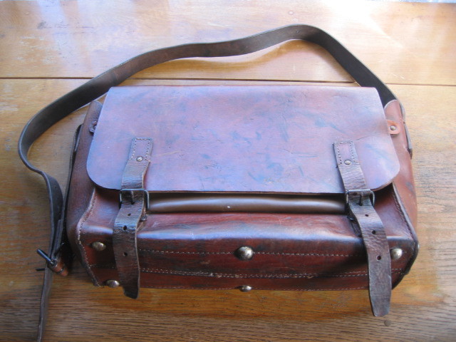  France extremely thick leather mail bag mail bag post man bag Vintage 