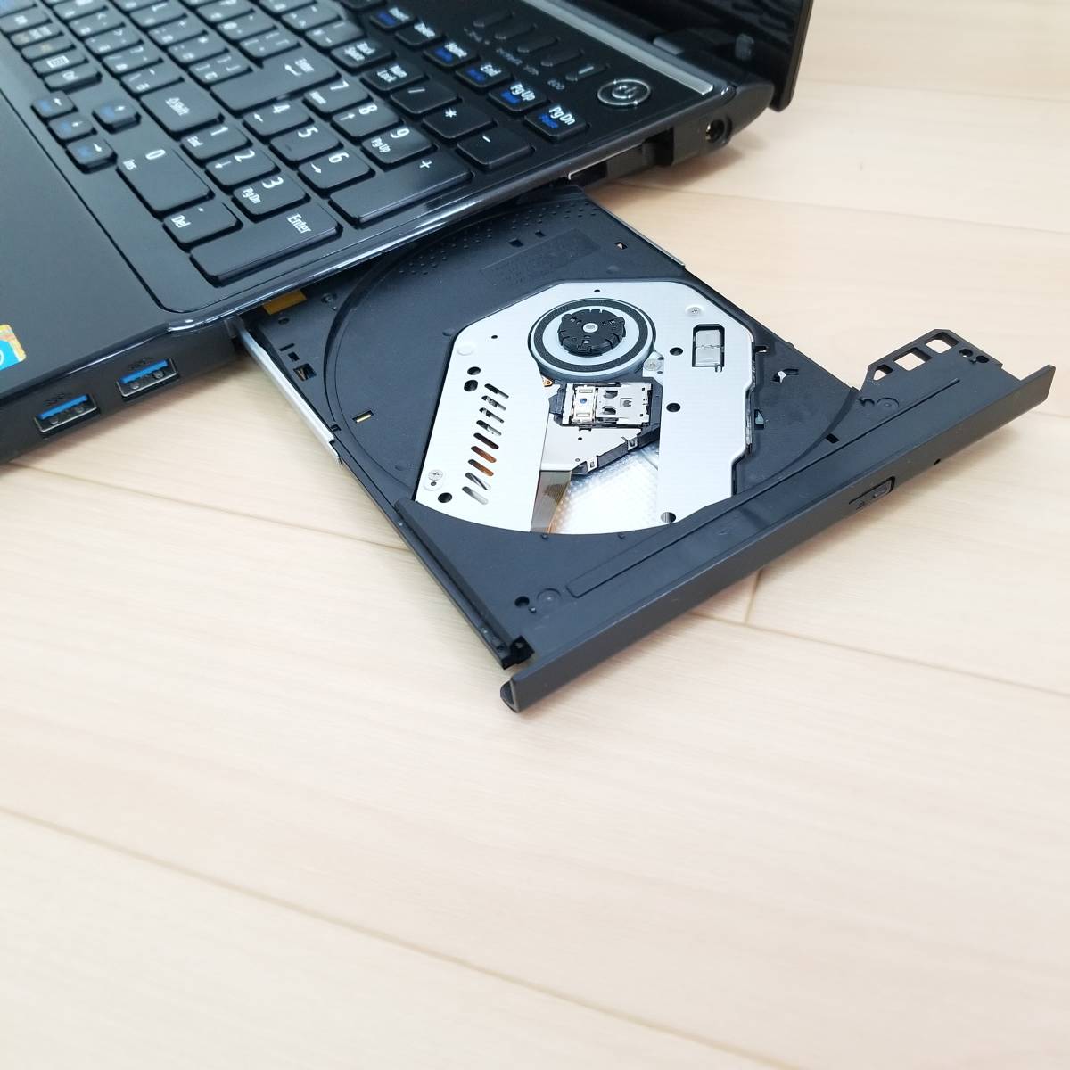 ☆美品☆国内正規新品SSD240GB/メモリ4GB/無線 Wi-Fi/Win10/Webカメラ