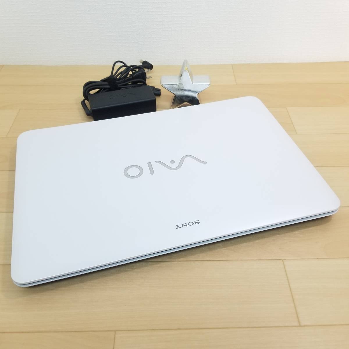 ヤフオク! - 美品 新品SSD240GB搭載/メモリ4GB/無線 Wi-Fi/W...