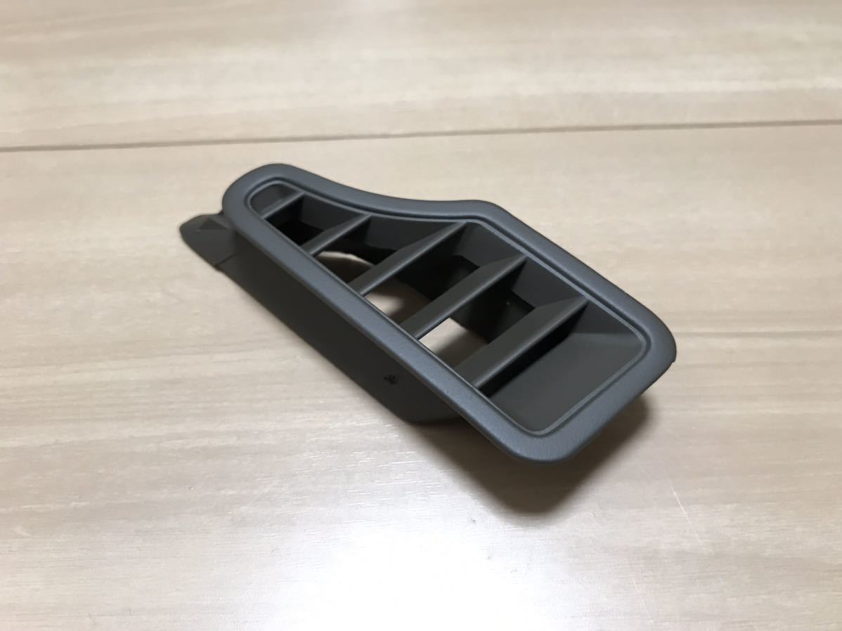送料無料 即決 新品 日産純正 Y31 セドリック グロリア 右 サイド デフロスタ 前期 後期 エアコン 吹き出し口 運転席側 茶色 トリムC RH