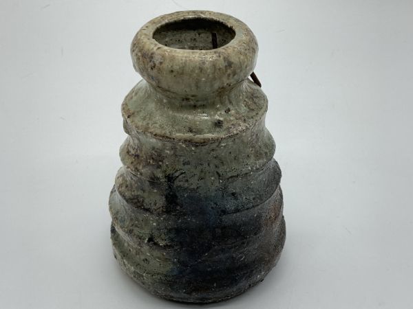 【骨董陶器】時代物　信楽焼　『石爆ぜ　手びねり　吊り金具付き花瓶』　華道/花器/花瓶/花生け/フラワーベース　定形外可　M1217B_画像3