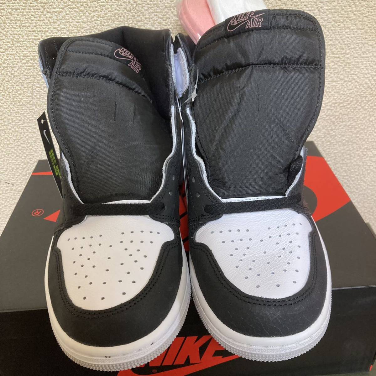 左27cm 右27.5cm 国内正規新品 NIKE AIR JORDAN 1 RETRO HIGH OG BLEACHED CORAL WHITE BLACK ジョーダン 白 黒 グレー 555088-108_画像2