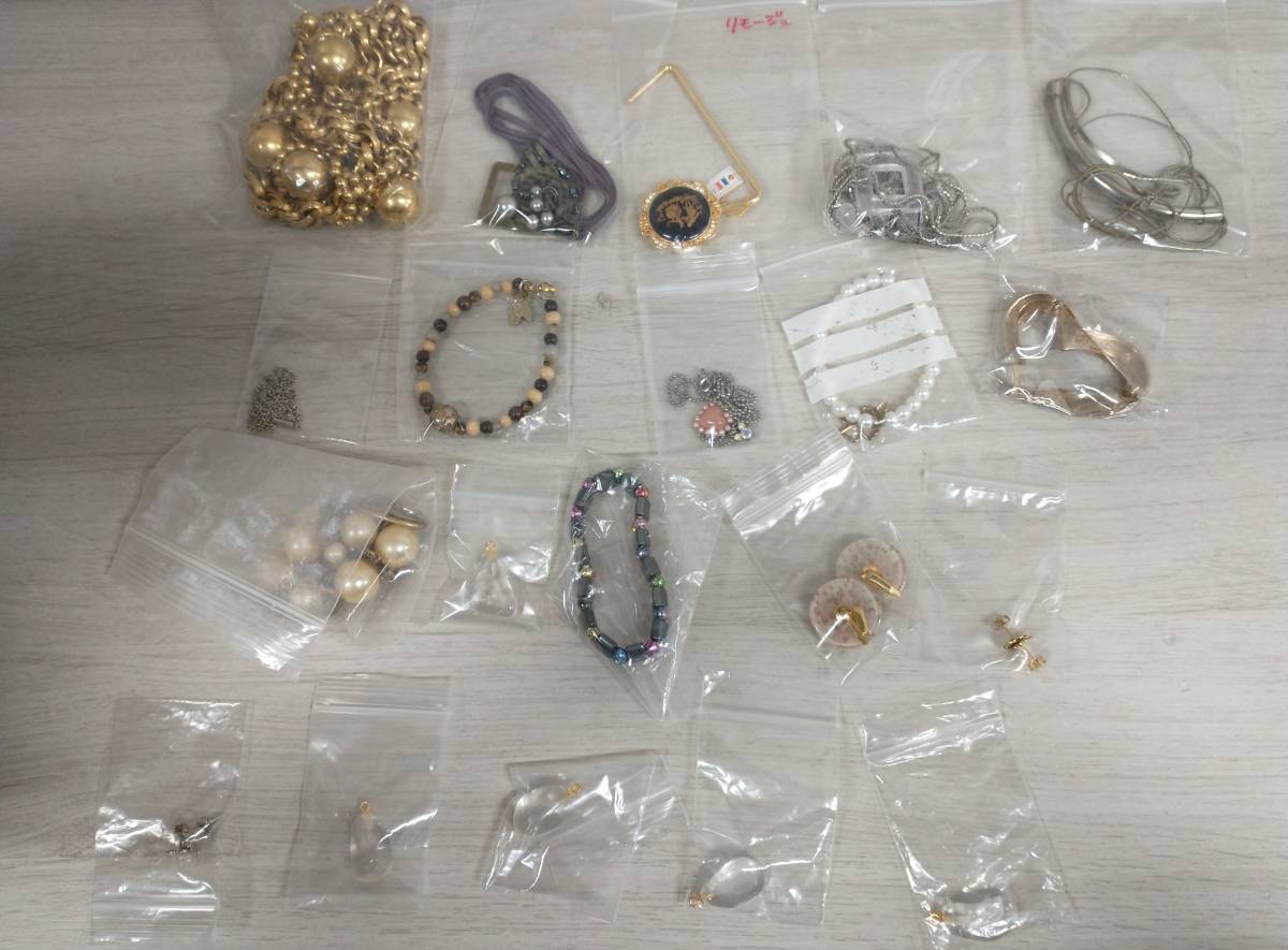 ジャンク アクセサリー ブレスレット リング 腕時計ベルト 他 約100個