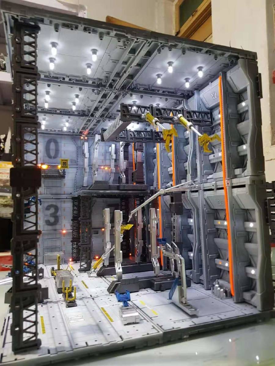 ジオラマ作品 ガンダム システムベース 格納庫 基地(ホワイト ジオラマ作品 ガンダム システムベース 格納庫 基地(ホワイト