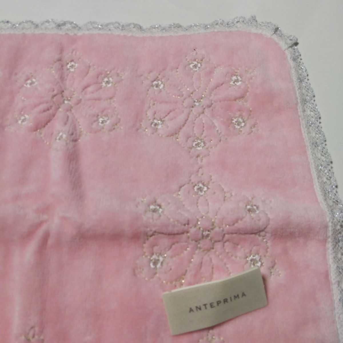 ANTEPRIMA ピンク 29×29 刺繍タオルハンカチ