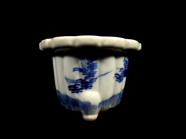 時代物/瀬戸焼/染付柘榴図外縁三足輪花鉢/小盆栽鉢/植木鉢/蘭鉢/盆栽鉢