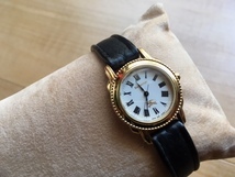 雑誌で紹介された 良品 希少 腕時計 レディース クオーツ ホワイト・白