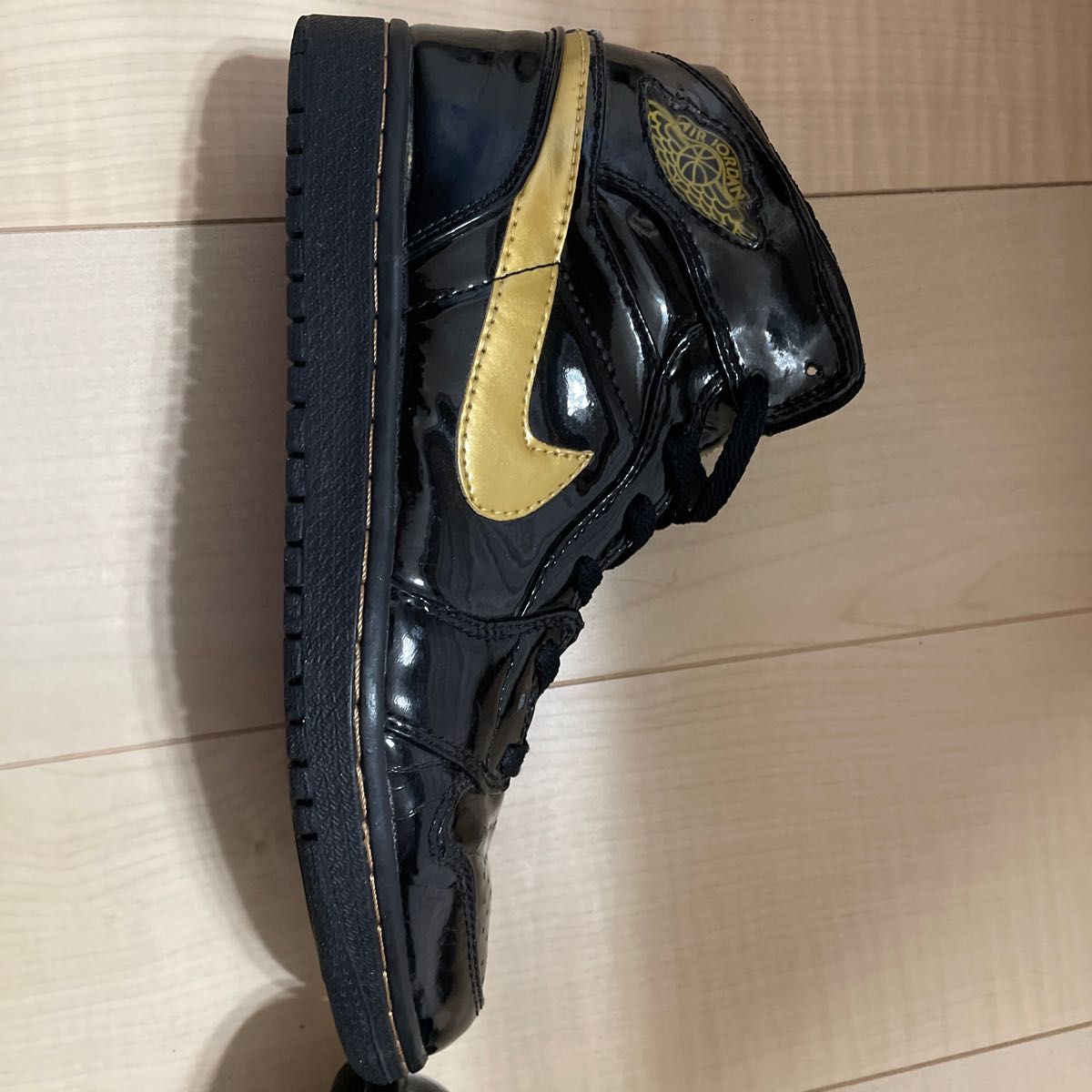 NIKE AIR JORDAN 1 RETRO 黒 金 パテント エアジョーダン 1 レトロ ブラック ゴールド US8 26cm