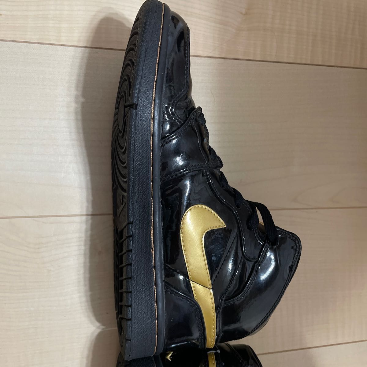 NIKE AIR JORDAN 1 RETRO 黒 金 パテント エアジョーダン 1 レトロ ブラック ゴールド US8 26cm