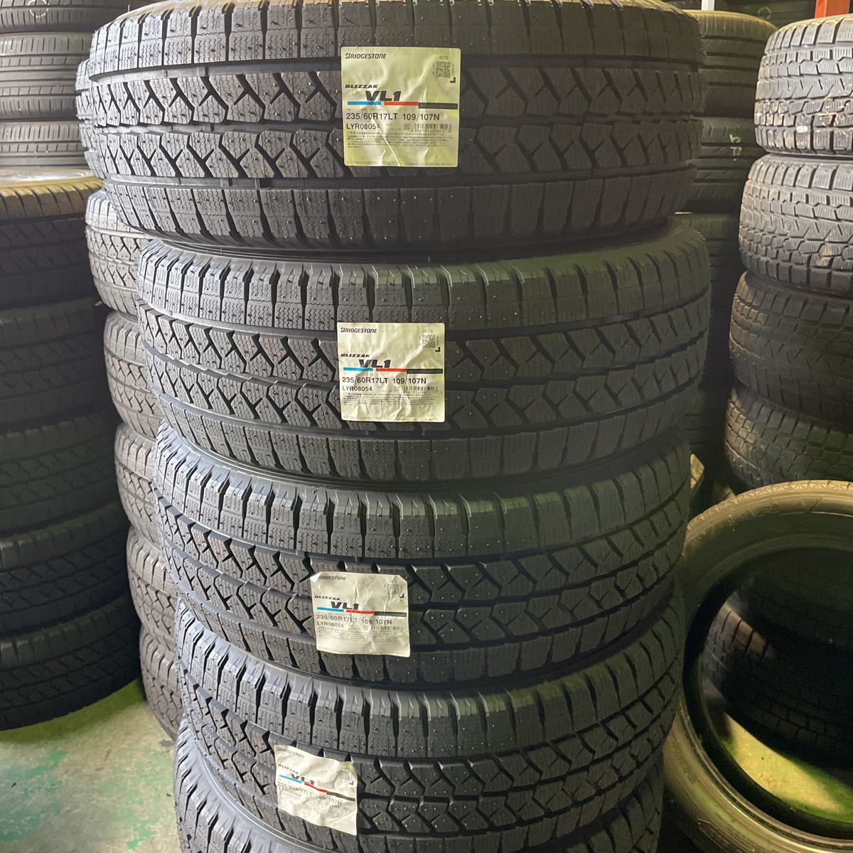 ☆超目玉】 長期在庫処分 新品4本セット 235/60R17 109/107N. グラン