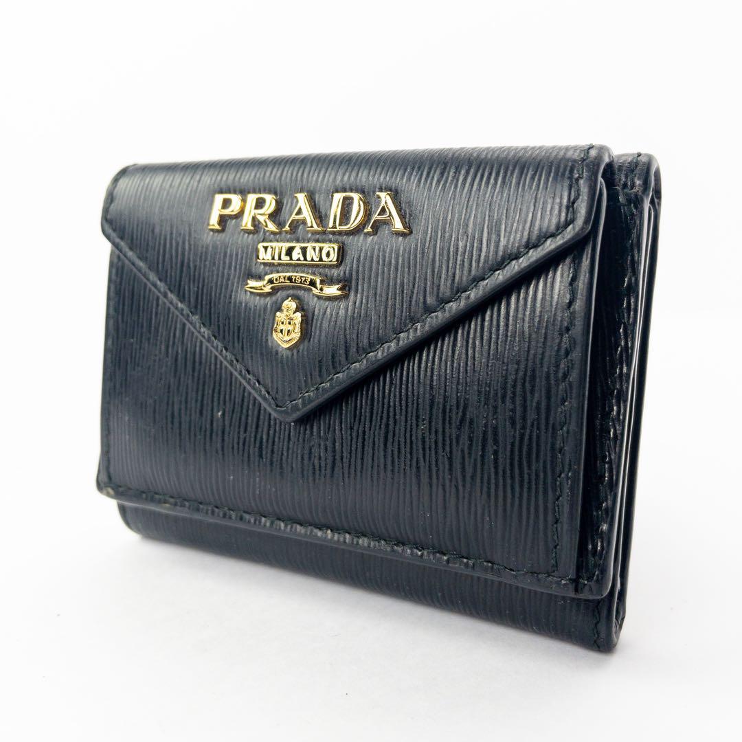 パーティを彩るご馳走や PRADA ロゴ金具 プラダ 二つ折り財布 ダブル