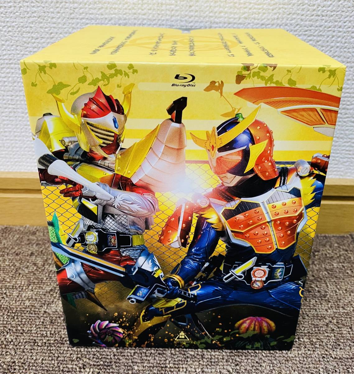 ■送料無料■ Blu-ray 仮面ライダー鎧武 第一巻 (初回限定版 全巻収納BOX、ライナーカードフォルダ付)