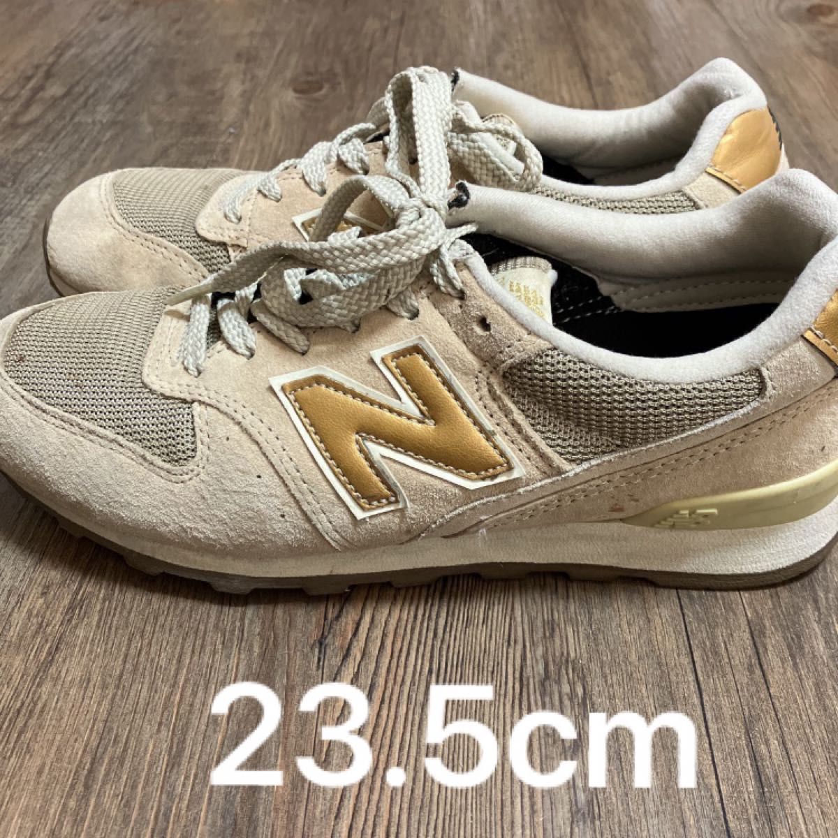 新しい到着 ニューバランス 996 ゴールドロゴ スニーカー ベージュ 23.5cm 靴