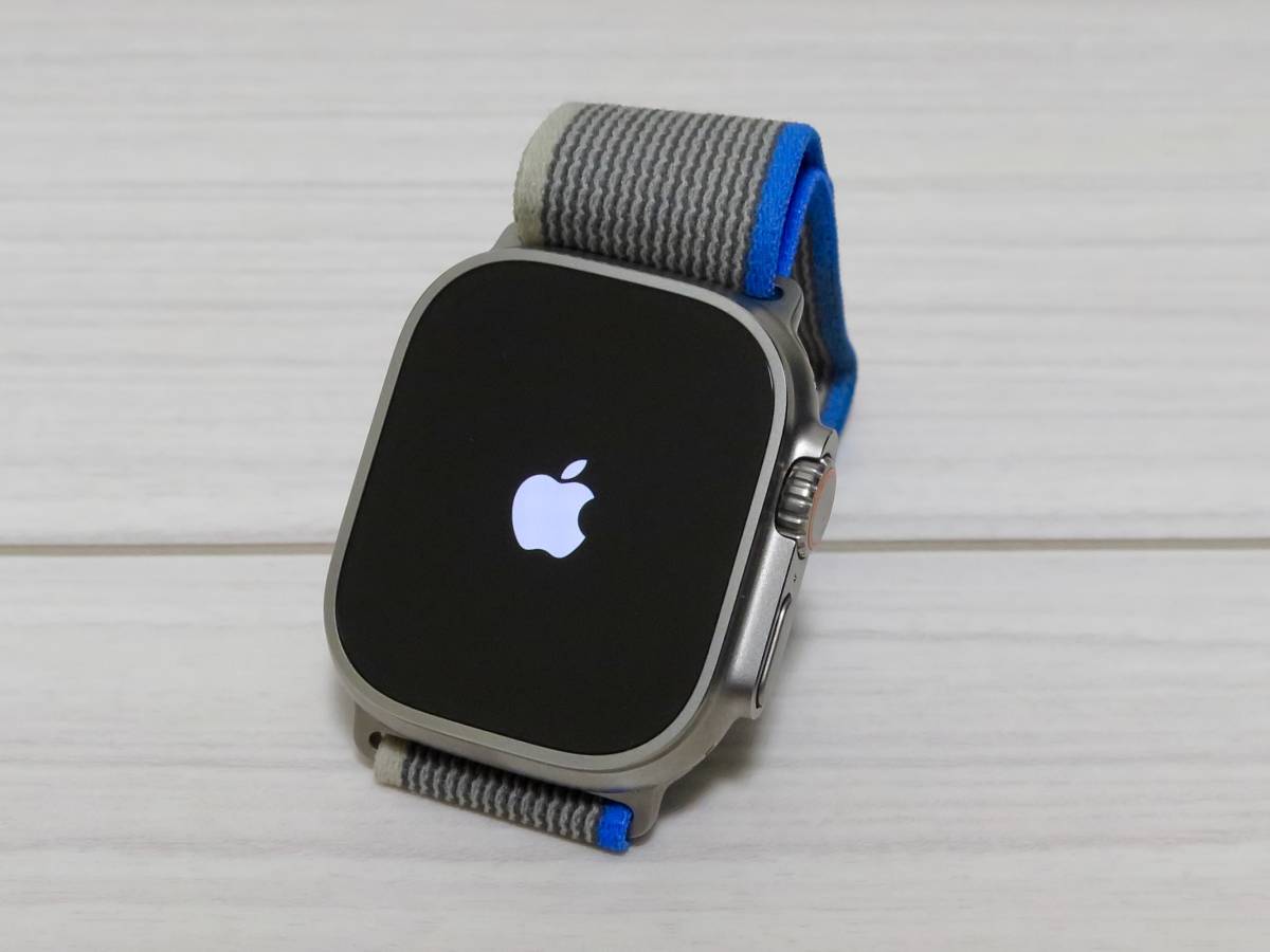 Apple Watch Ultra （GPS ＋ Cellularモデル） 49mmチタニウムケースとブルー/グレイトレイルループ - S/M [MNHL3J/A]