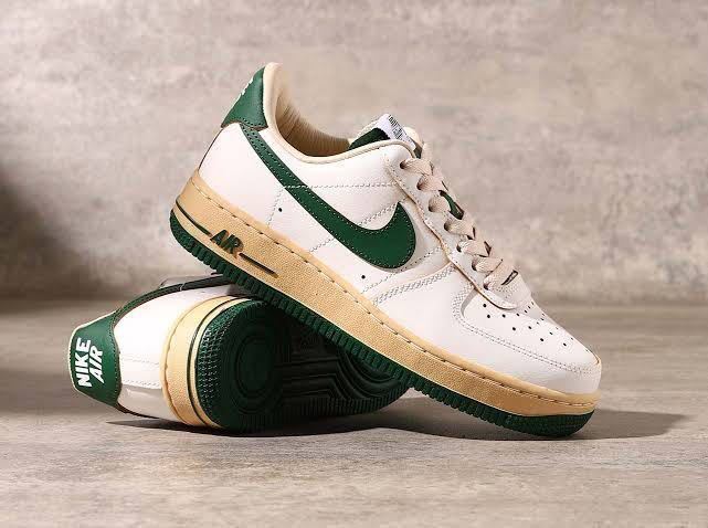 26.5cm US9.5 NIKE WMNS AIR FORCE 1 07 LV8 LOW Green and Muslin VINTAGE GREEN WHITE エアフォース モスリン ホワイト 白 緑 DZ4764-133