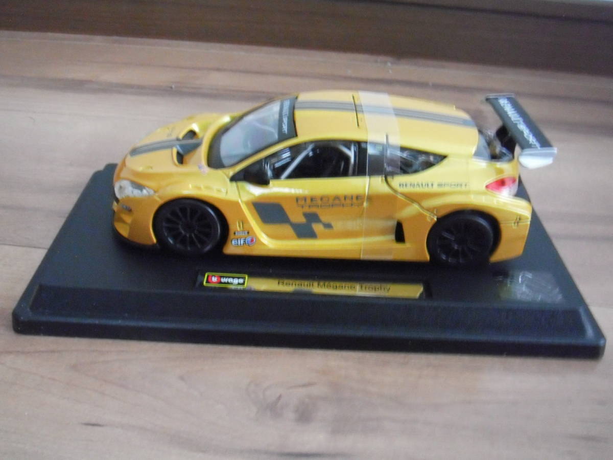 ブラーゴ　ルノー　メガーヌ　トロフィー　ミニカー　黄色　イエロー　BURAGO　RENAULT　MEGANE　1/24_画像3