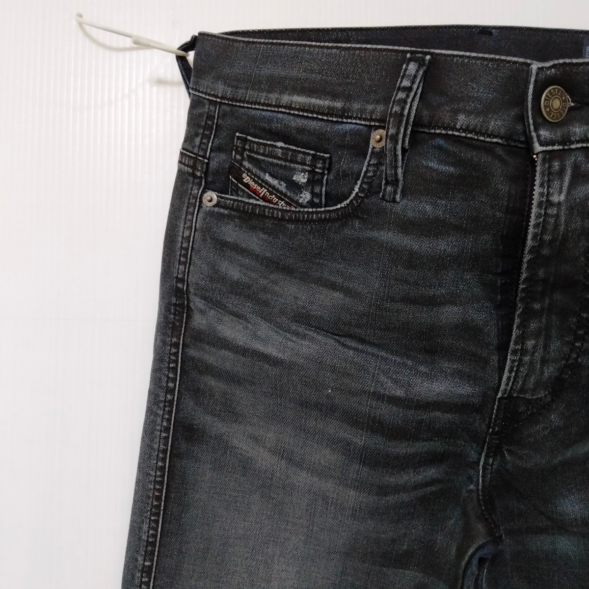 新品未使用 ディーゼル D-REEFT-NE Jogg Jeans W26-