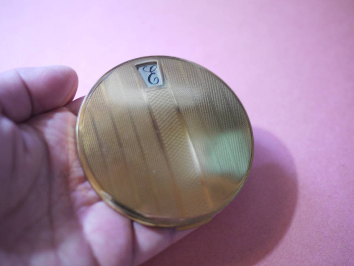  strut nSTRATTON initial Gold powder compact britain antique England Vintage UK antique . alphabet 