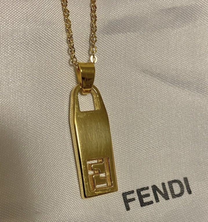 即納得価】 美品✨フェンディ ネックレス チェーントップゴールド 人気