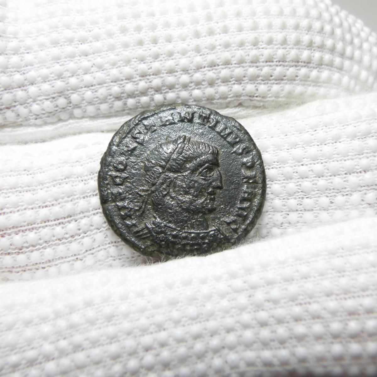 【古代ローマコイン】Constantine I（コンスタンティヌス1世）クリーニング済 ブロンズコイン 銅貨(pnc334gPkV)_画像3
