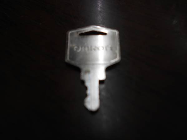 オムロン OMRON カギ A165K セレクタスイッチキー 鍵 一本の画像1