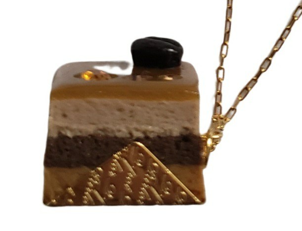 very beautiful goods Q-POT pretty small chocolate cake. pendant 